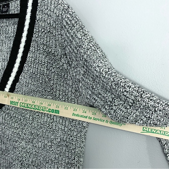 Ultra Flirt Plus V-neck soft and roomy Black&White woman’s Sz 1X - Picture 10 of 12